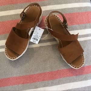 Never worn universal thread brown wedges